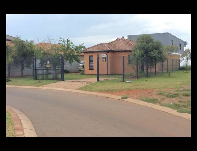 3 BEDROOM HOUSE FOR SALE IN PROTEA GLEN